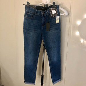 NWT CURVE APPEAL Concealed Comfort Jeans 4/27